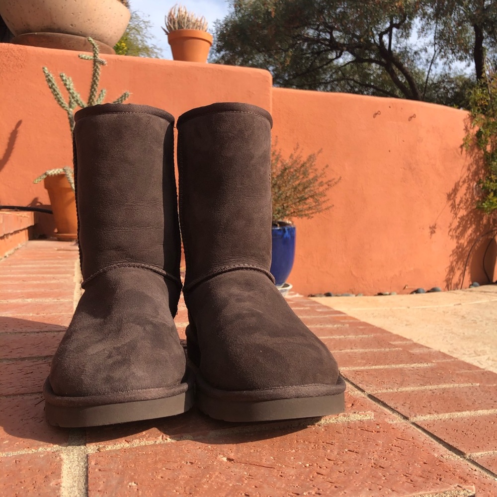 Brown UGG Classic short II size 8